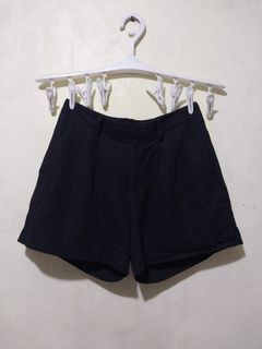 Uniqlo black shorts