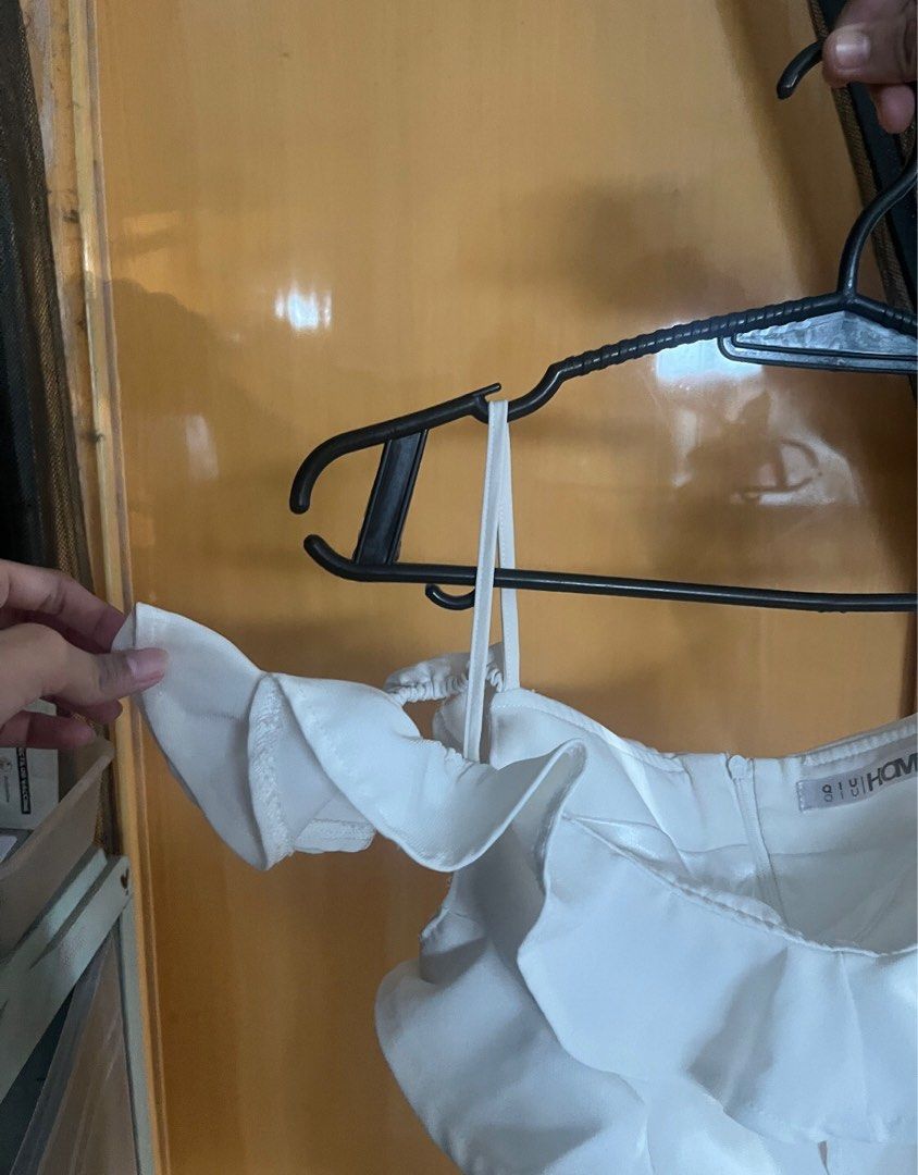 White Graduation Dress (Category: Dresses) located in Minalin. Submitted by declutter_ry (Listing ID 1307314377, Image 2). Description: Reselling this white dress! This should have been my graduation dress 🥲Unfortunately, it doesn’t fit. For petite girlies! xs-s frame Waist: 23-24 in (I’m 25-26) Height: 5’4 Condition: 10/10, vg quality! 🥲 Bought this for 400 + sf. Reselling it for 300 + sf (price still negotiable if sure buyer) Bilhin nyo na go