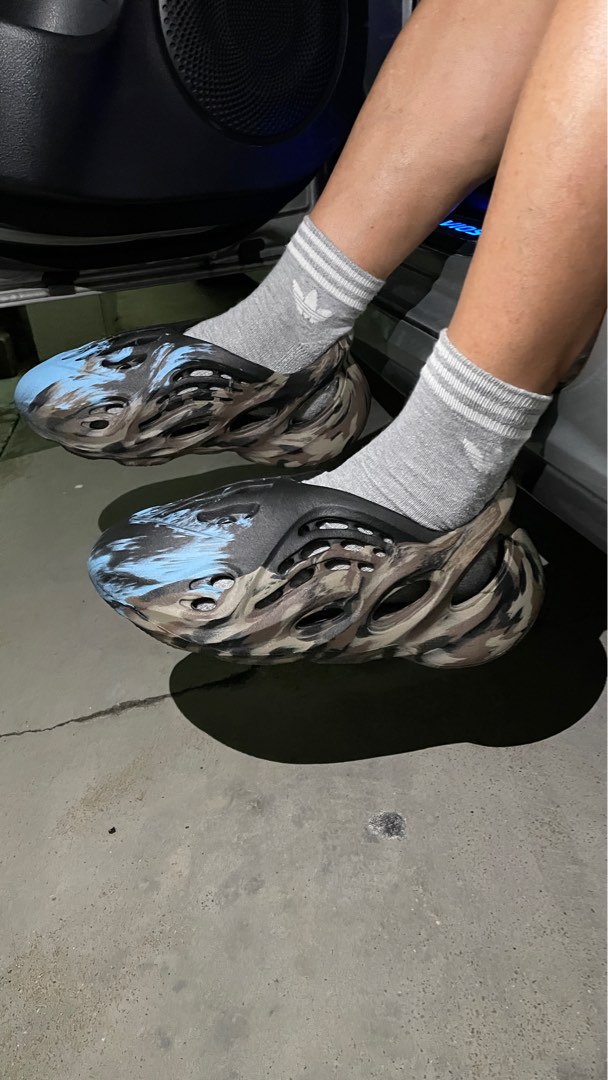 cinder yeezy on feet