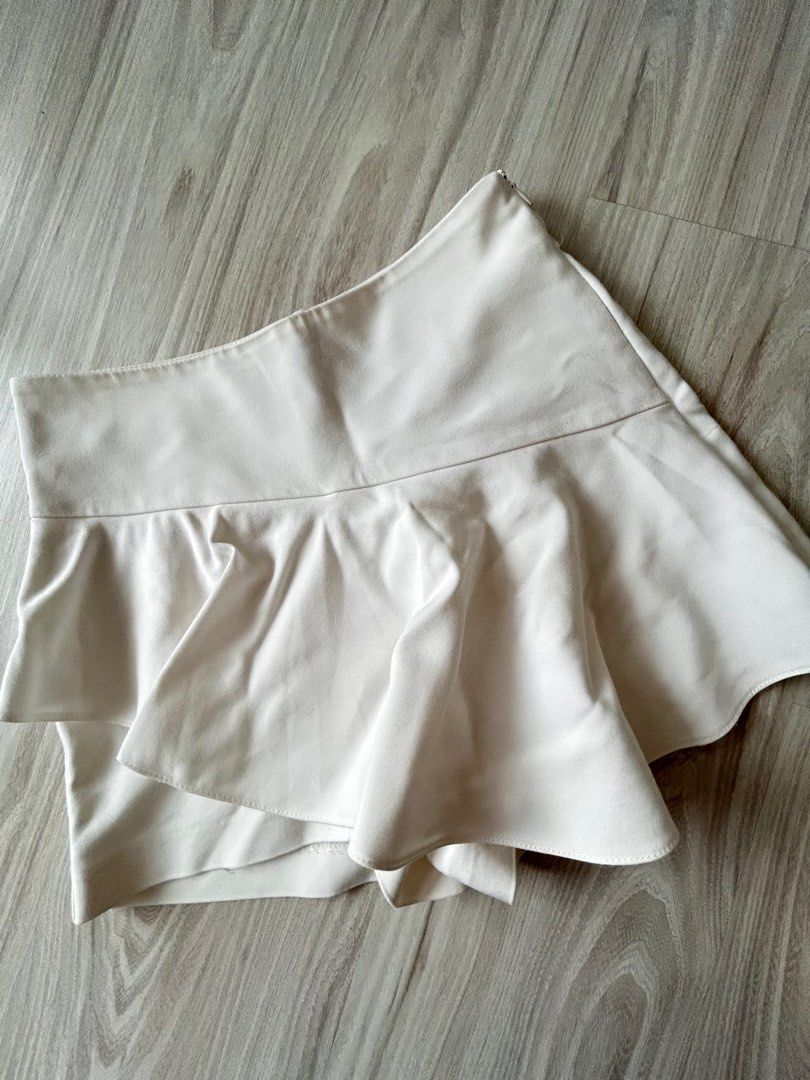 Zara white ruffle shorts hotsell