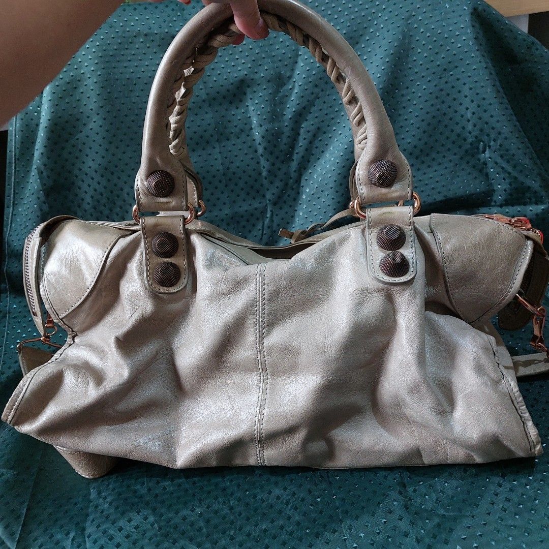Authentic Balenciaga City Light Gray bag (Category: Luxury Bags & Wallets) located in Marikina City. Submitted by lolopaul1968 (Listing ID 1307472112, Image 3). Description: Pre loved Authentic Balenciaga City Light Gray bag.