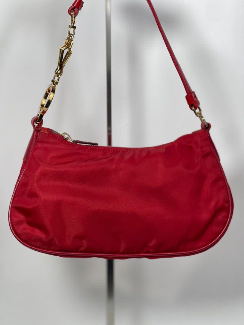 Authentic Prada pochette (Category: Luxury Bags & Wallets) located in Tarlac. Submitted by gonzkri (Listing ID 1307418263, Image 3). Description: Used twice only. In very good and pristine condition. Entrupy verified..