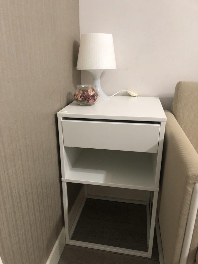 Bedside Table （分類：桌子）位於 Hong Kong。 由 audreyc420 提交（商品編號 1307415369，圖片 1）。簡介： 。
