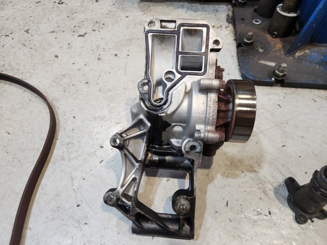 BMW F45 216D Change Original Thermostat, Water Pump complete With