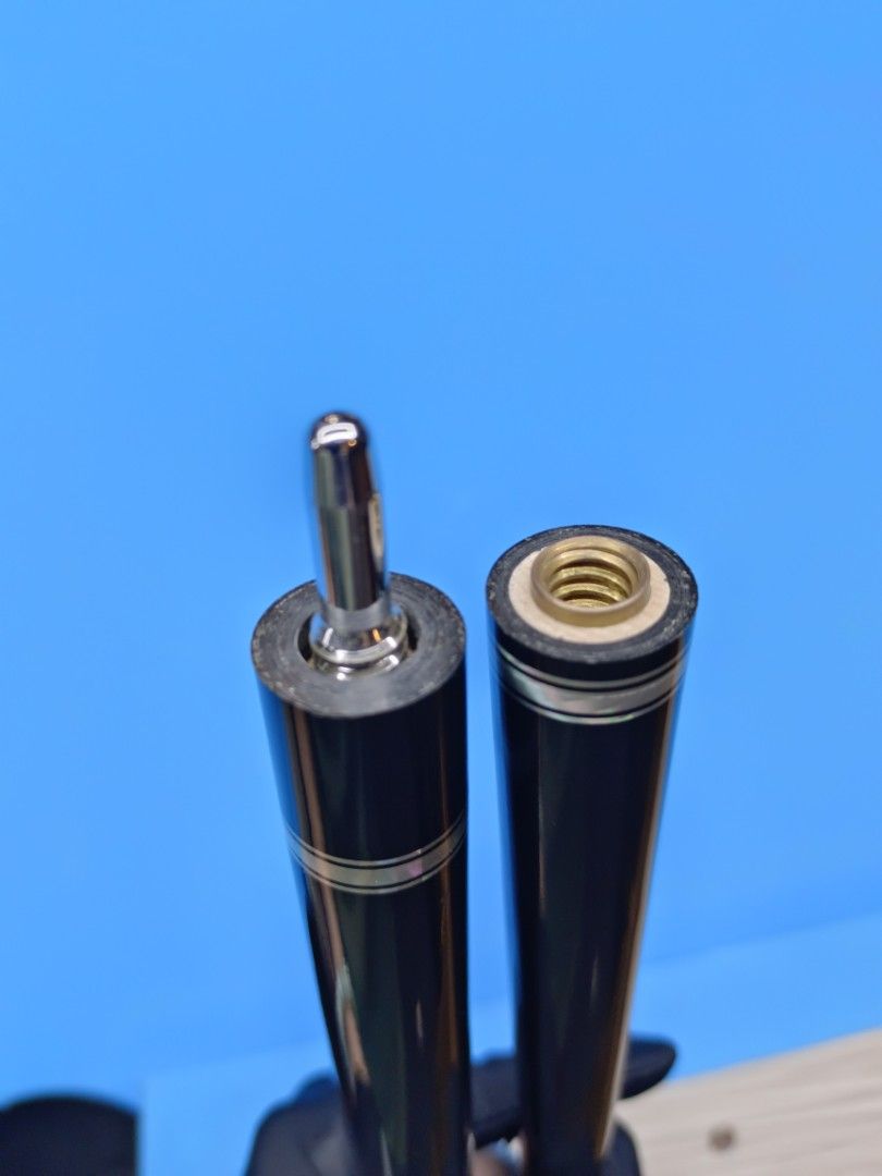 Carbon Fiber Pool Cue Ultra Low Deflection with Kamui Clear Soft Tip