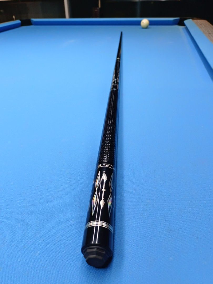 Carbon Fiber Pool Cue Ultra Low Deflection with Kamui Clear Soft Tip