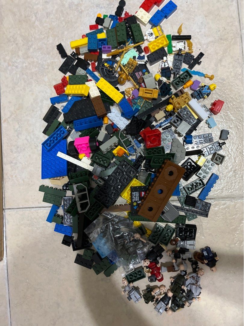 Compatible Lego mega bloks lot with minifigures