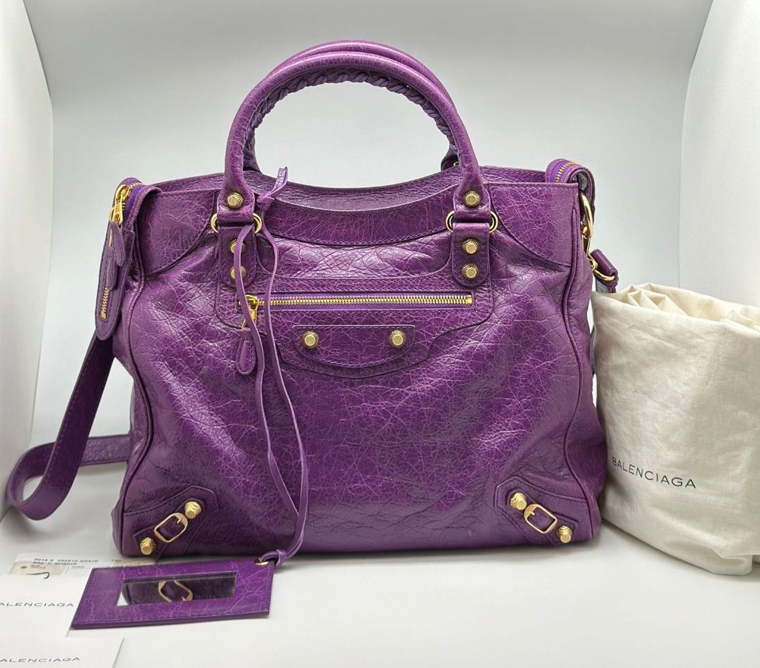 Fast Sale Reprice Preloved Balenciaga Velo UV MGGH 2013 size 34 x 28 x 16 cm Comes with year tag mirror care card swatch leather and