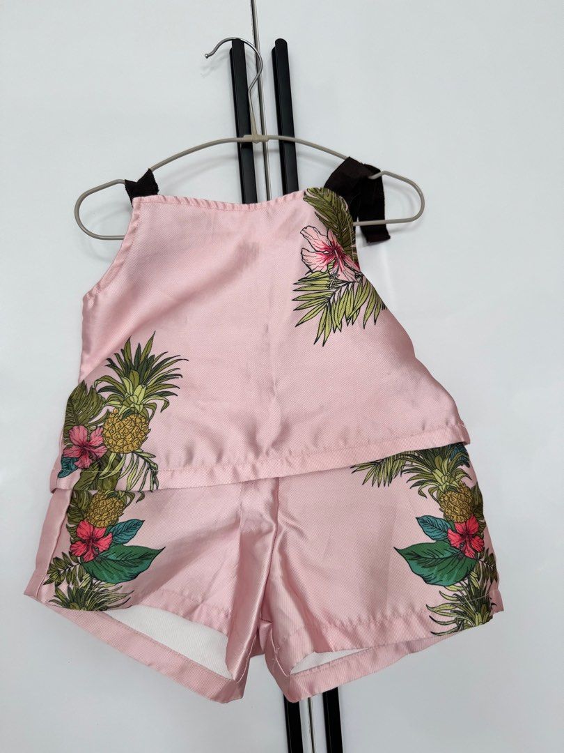 Gingersnaps size 4 coords for girls (Category: Babies & Kids Fashion) located in Taguig. Submitted by coyprincess (Listing ID 1307511302, Image 1). Description: Nice fabric from Gingersnaps. Size 2-4 .