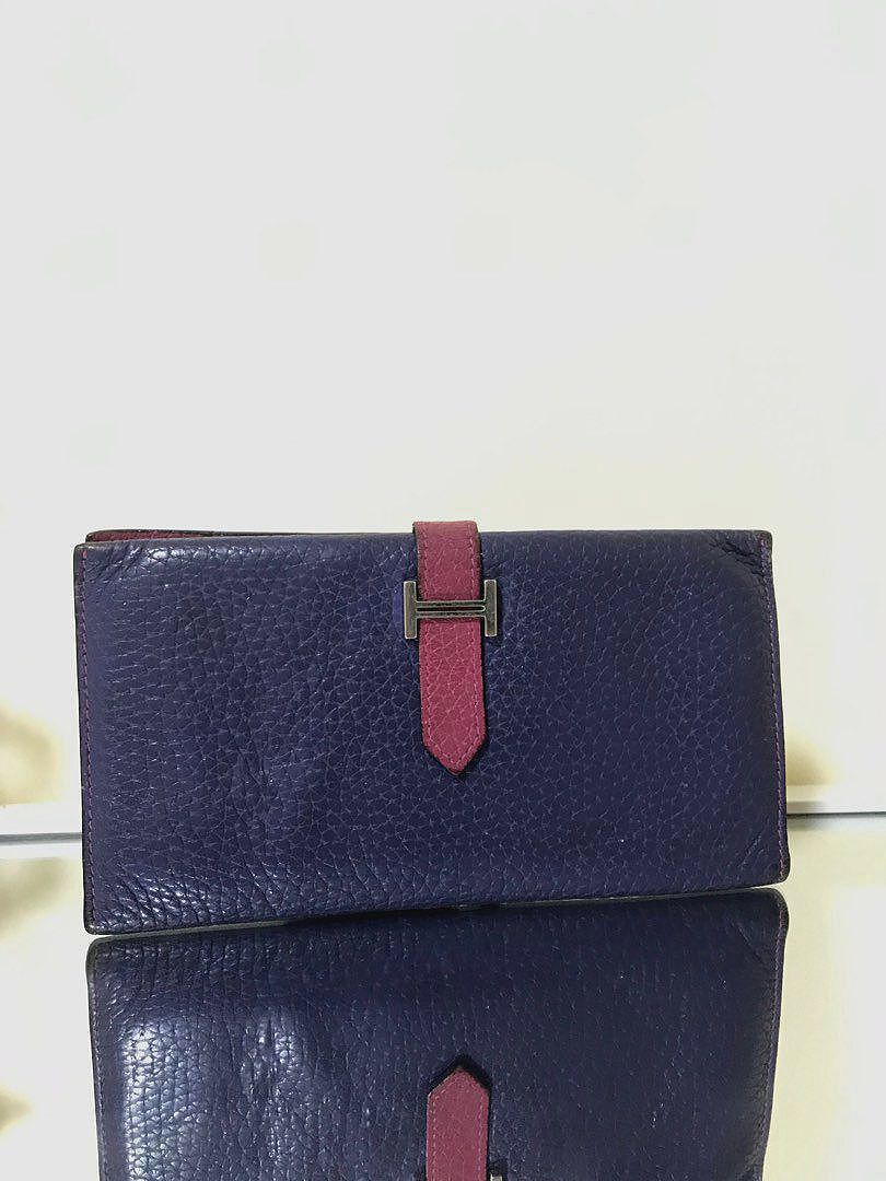 💜💕Hermes Bi-color Bearn Wallet (Category: Luxury Bags & Wallets) located in Quezon City. Submitted by wheremyheart_is (Listing ID 1232480307, Image 3). Description: <item is available as long as posted> *hard to come by well-loved con.,sign of usage, manageable wear on its rubber lining & inner leather color oxidation hence selling low, undistinguishable code, soft leather material, *Pls.self-authenticate..classy minimalist forever iconic babe.