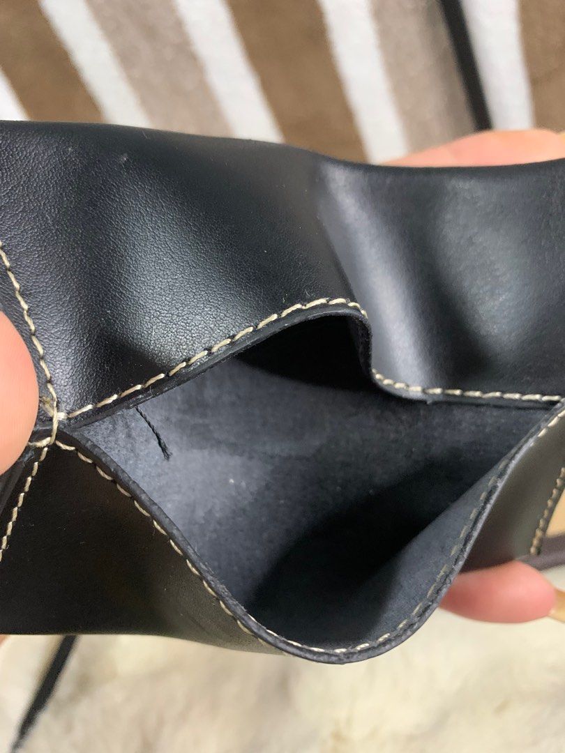 Japan leather card holder/tissue holder (Category: Wallets & Card Holders) located in Cabanatuan. Submitted by mjluxxejapan (Listing ID 1307553680, Image 3). Description: No lp pls.as is.genuine leather.makapal Matibay,good condition..