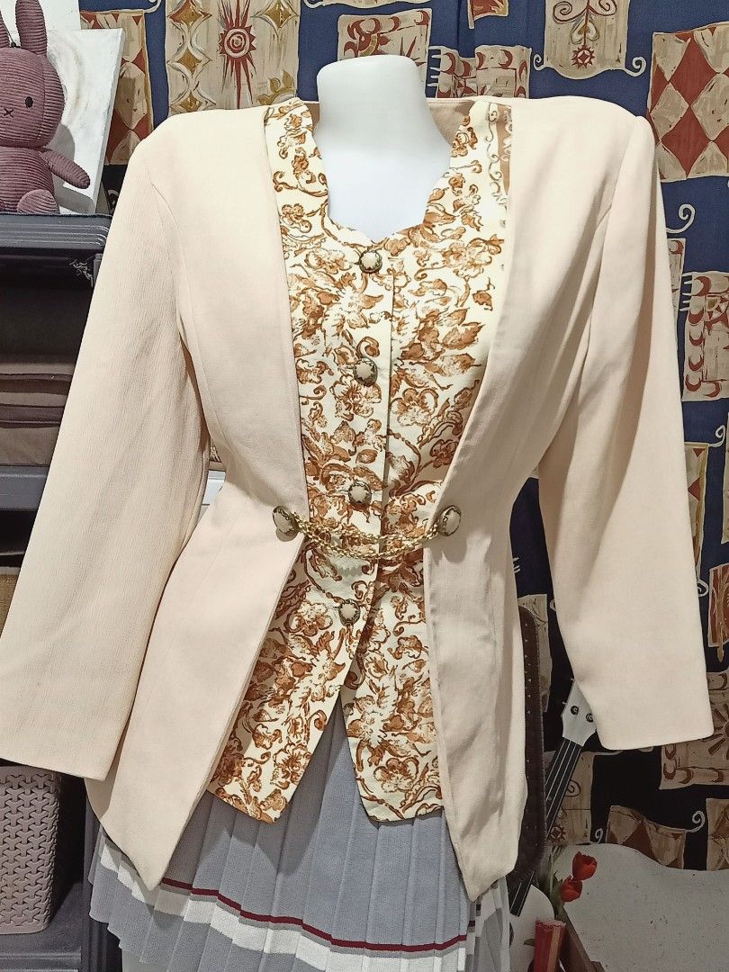Inner blouse for blazer top