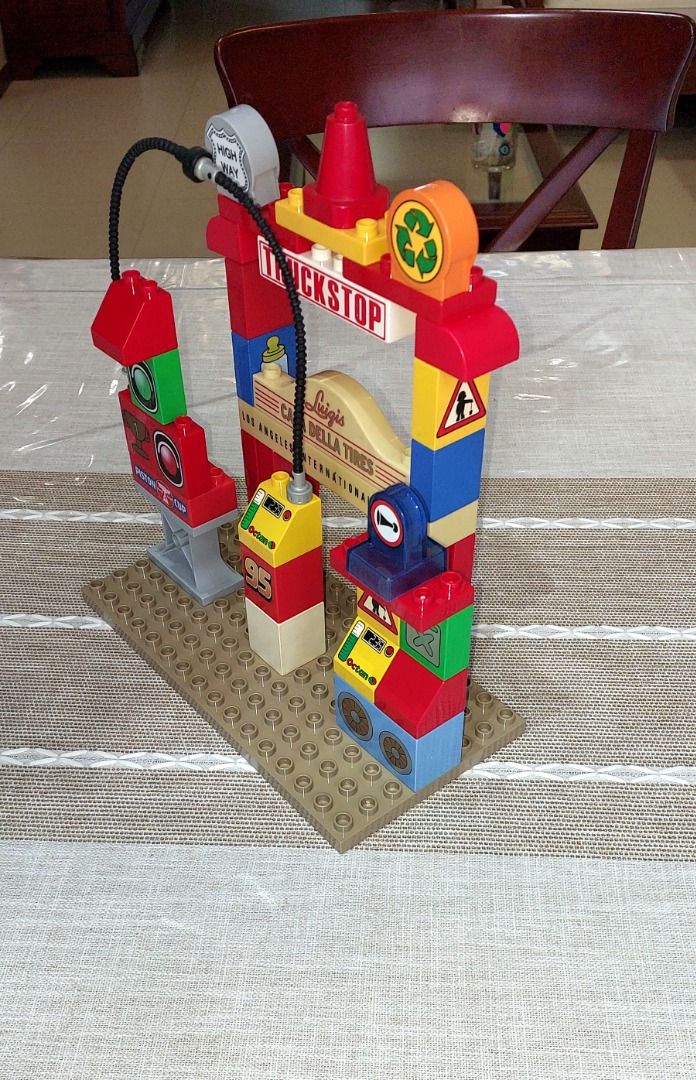 LEGO DUPLO MEGA BLOKs GAS STATION