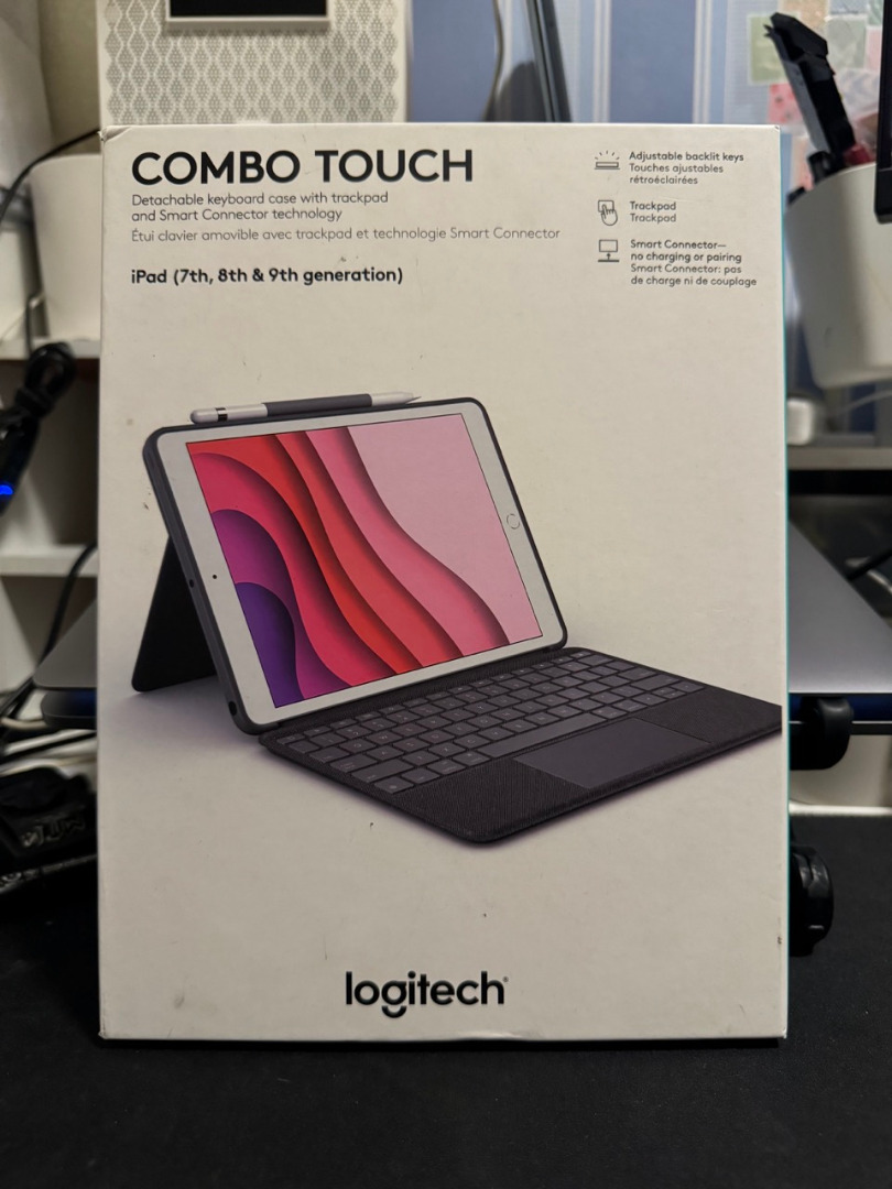 Logitech Combo Touch for iPad 7th, 8th, & 9th Gen, Computers & Tech ...