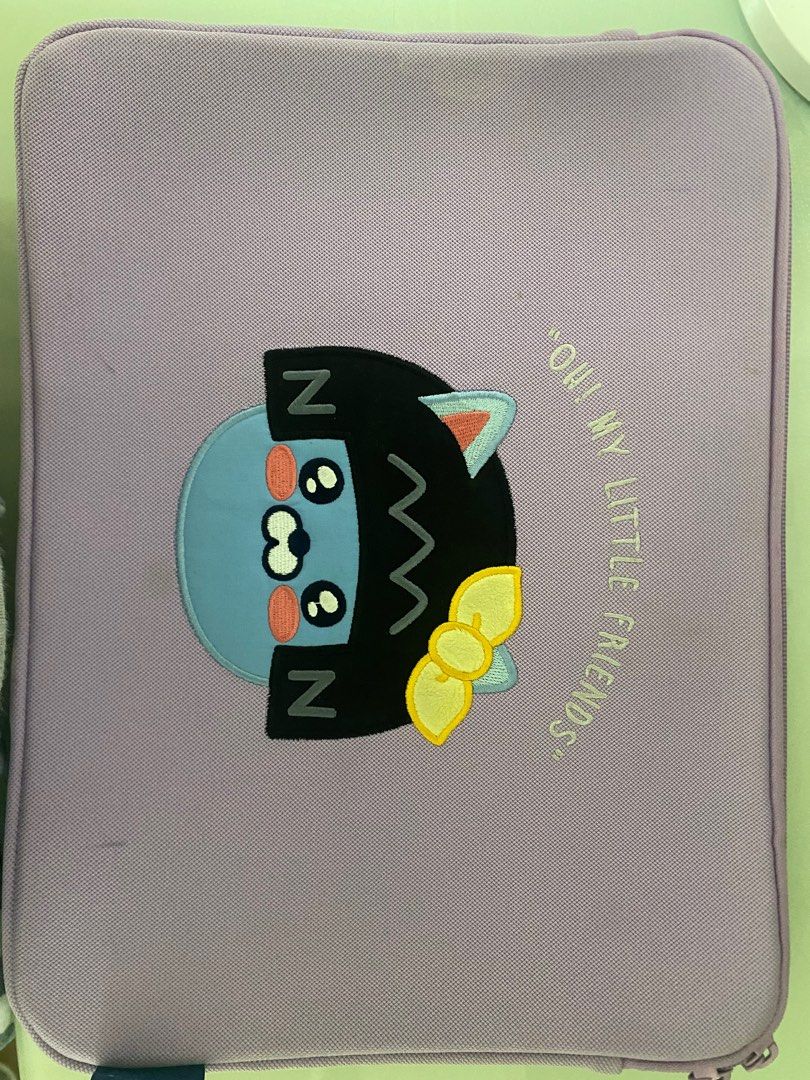 Macbook case folder （分類：手提電腦袋）位於 Hong Kong。 由 picklebeanhoes 提交（商品編號 1307489175，圖片 1）。簡介： Kakao friends. - Macbook sleeve case folder Used few times. 。