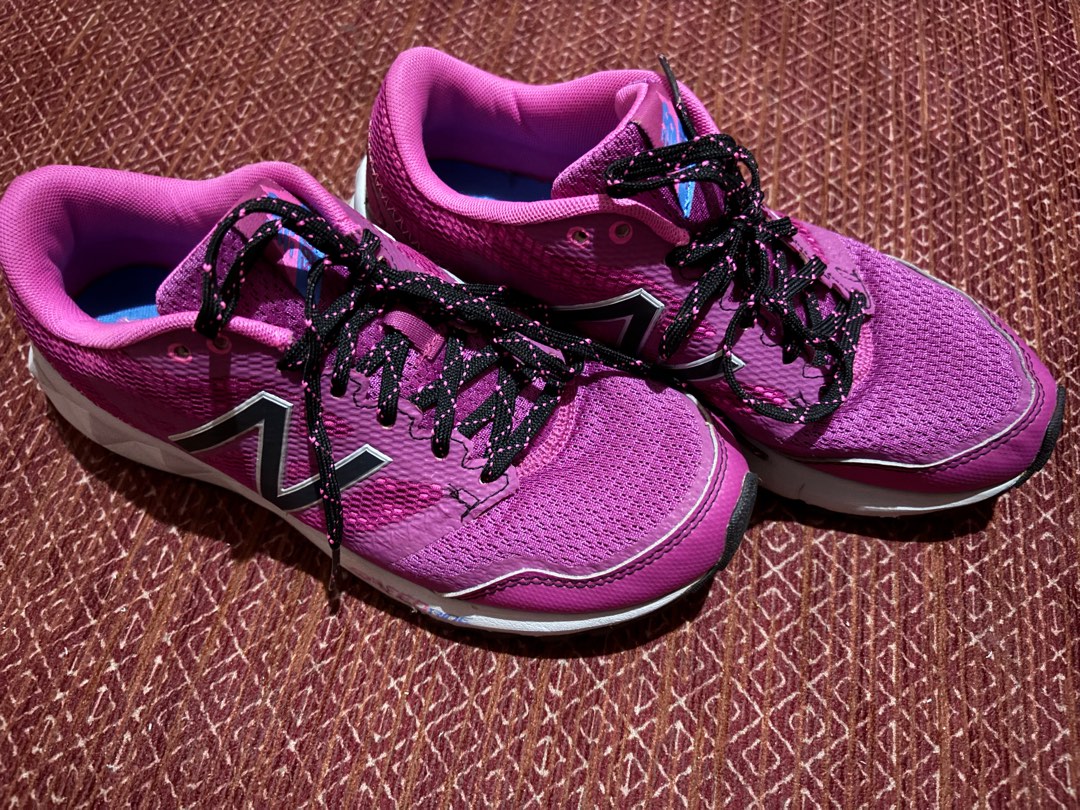 New Balance 590, Women's Fashion, Footwear, Sneakers on Carousell