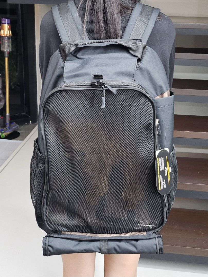 Pet backpack ( dog or cat) (Category: Homes & Other Pet Accessories) located in Makati City. Submitted by dshopph (Listing ID 1307491070, Image 2). Description: .