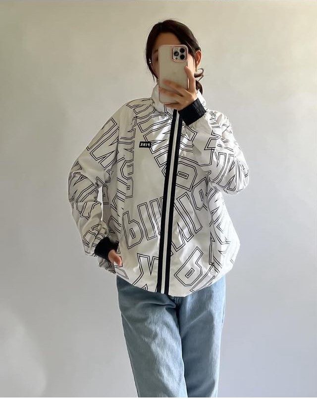 PINK streetwear windbreaker (Category: Coats, Jackets and Outerwear) located in San Pedro. Submitted by and3333 (Listing ID 1307550520, Image 2). Description: Orig pink (victoria’s secret brand) Fits s-m Superb quality No issues Bought from ig .