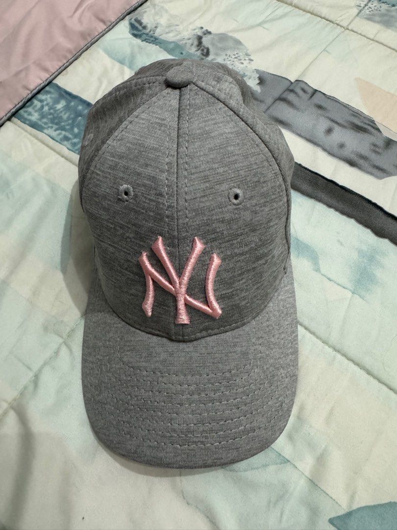Pre loved original new ear (Category: Caps & Hats) located in Mandaluyong City. Submitted by stuffnmore (Listing ID 1307429504, Image 2). Description: Pre-loved Original New Era 💯original .