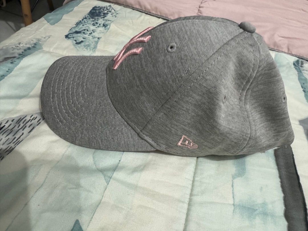 Pre loved original new ear (Category: Caps & Hats) located in Mandaluyong City. Submitted by stuffnmore (Listing ID 1307429504, Image 3). Description: Pre-loved Original New Era 💯original .