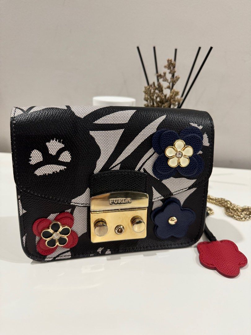 Preloved Authentic Original Furla Metropolis Bloom Limited Edition Barang Mewah Tas Dompet di Carousell