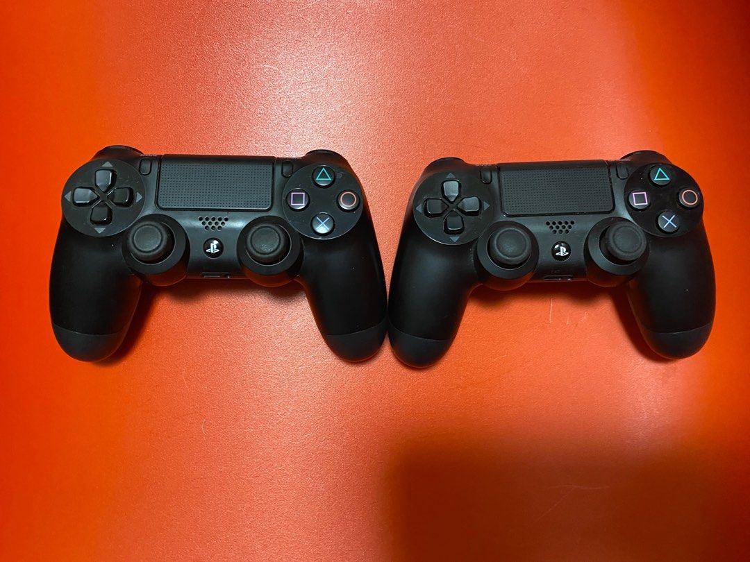 Ps4手制 controller （分類：手掣）位於 Hong Kong。 由 Marieruby 提交（商品編號 1307464712，圖片 1）。簡介： 每隻$160。