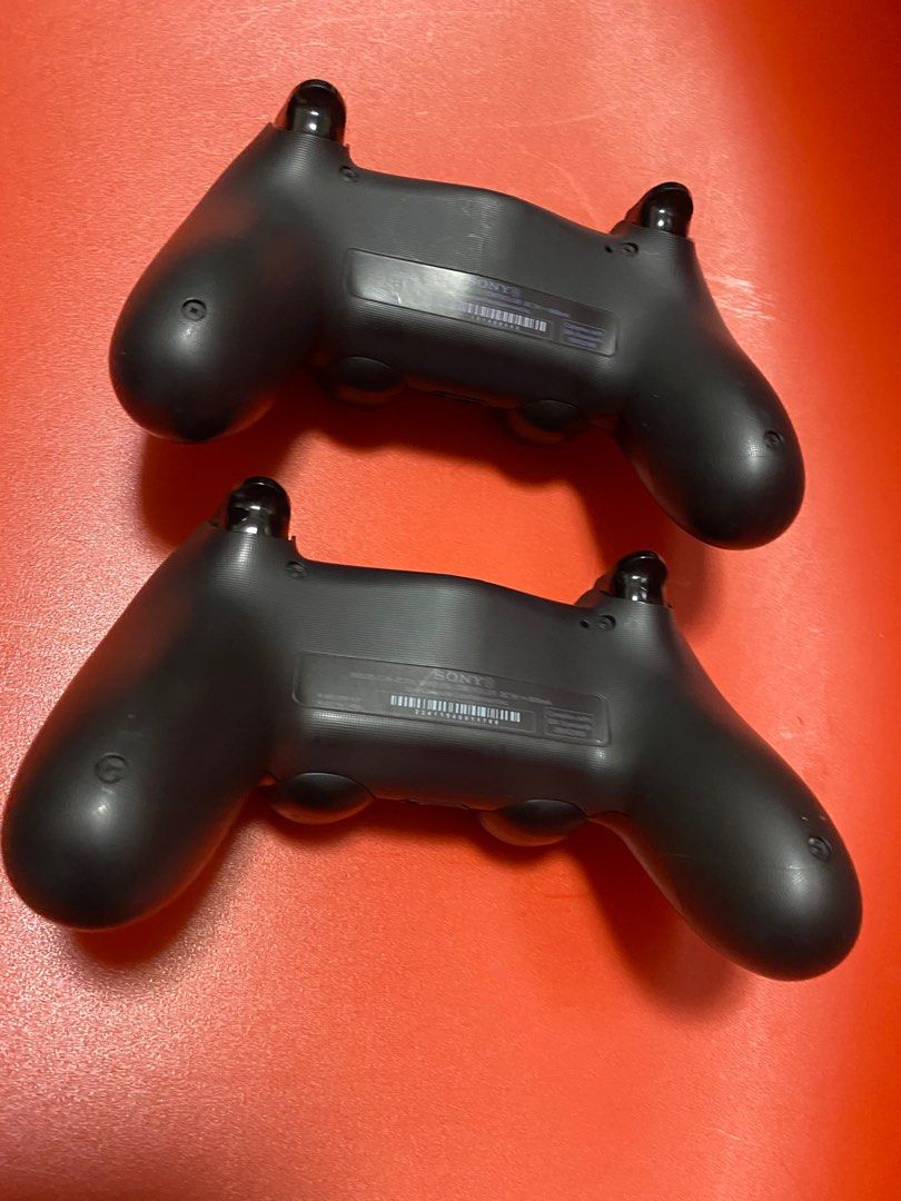 Ps4手制 controller （分類：手掣）位於 Hong Kong。 由 Marieruby 提交（商品編號 1307464712，圖片 2）。簡介： 每隻$160。