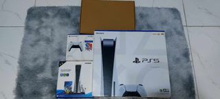 PS5 complete with 2 DS5 Controller