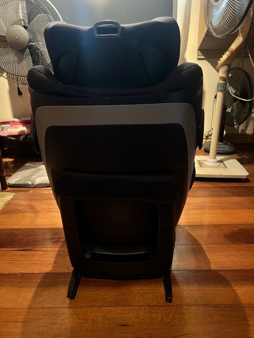 Recaro Hero Zero 1 Car Seat (Category: Kids Tables & Chairs) located in Makati City. Submitted by iambosspatrick (Listing ID 1307477108, Image 3). Description: FOR SALE‼️ Recaro Hero Zero 1 360deg Isofix Car Seat 2nd hand but in very good condition Srp: ₱42,000 ₱15,000 Meetup or pick up: Bf Homes Parañaque and Makati by schedule .