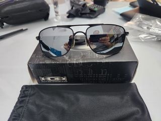 OAKLEY Guage 8 Sunglasses with Silver Titanium Polarized Lens  Medium