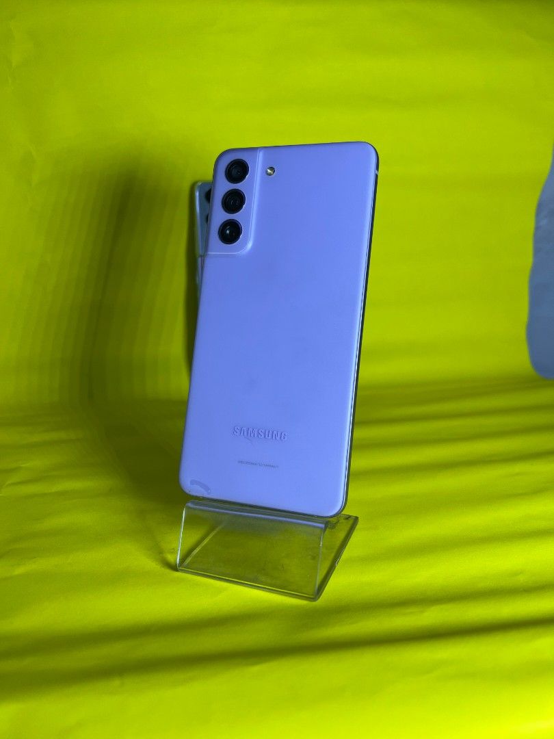 Samsung S21 fe 5g 256gb (Category: Samsung) located in Quezon City. Submitted by mubrogadgets (Listing ID 1307482673, Image 2). Description: SUPER SALE!!! Flagship phone 🔥SAMSUNG S21 FE❤️ for sale 5700pesos only issue 1 line ➡️Qualcomm SM8350 Snapdragon 888 5G (5 nm) - Version 1 ➡️Super linaw ng both camera ➡️Corning Gorilla Glass Victus ➡️SUPER SMOOTH FOR GAMIMG ➡️Dynamic AMOLED 2X, 120Hz, HDR10+ High qualty display • 256GB | 8gb • 5g network •
