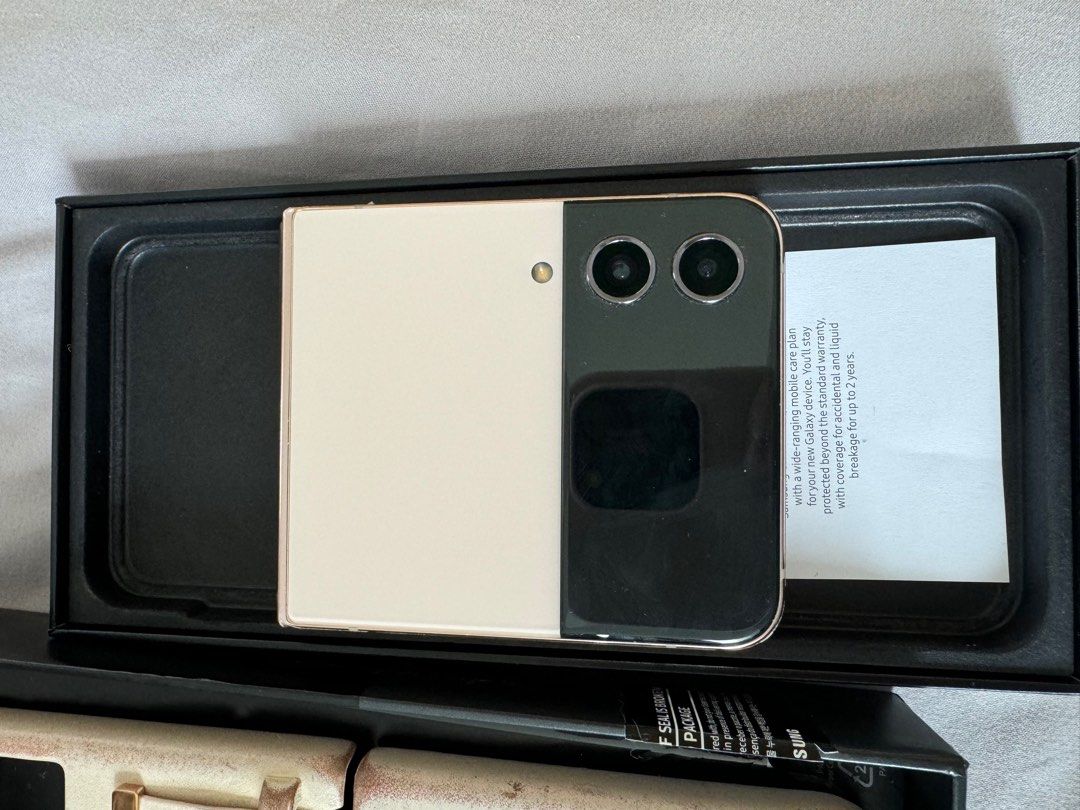 Samsung Z Flip 4 (Category: Samsung) located in Manila. Submitted by zhaina (Listing ID 1307442726, Image 2). Description: Please read well. Honest defect: screen needs to be changed center screen went black after placed near the TV. Sudden mishap. Rarely used kasi work/extra phone only. Samsung care for change screen 15k. Flip cover screen still working perfectly. Still with intact stickers. Got the phone from Smart but already openline. With fr