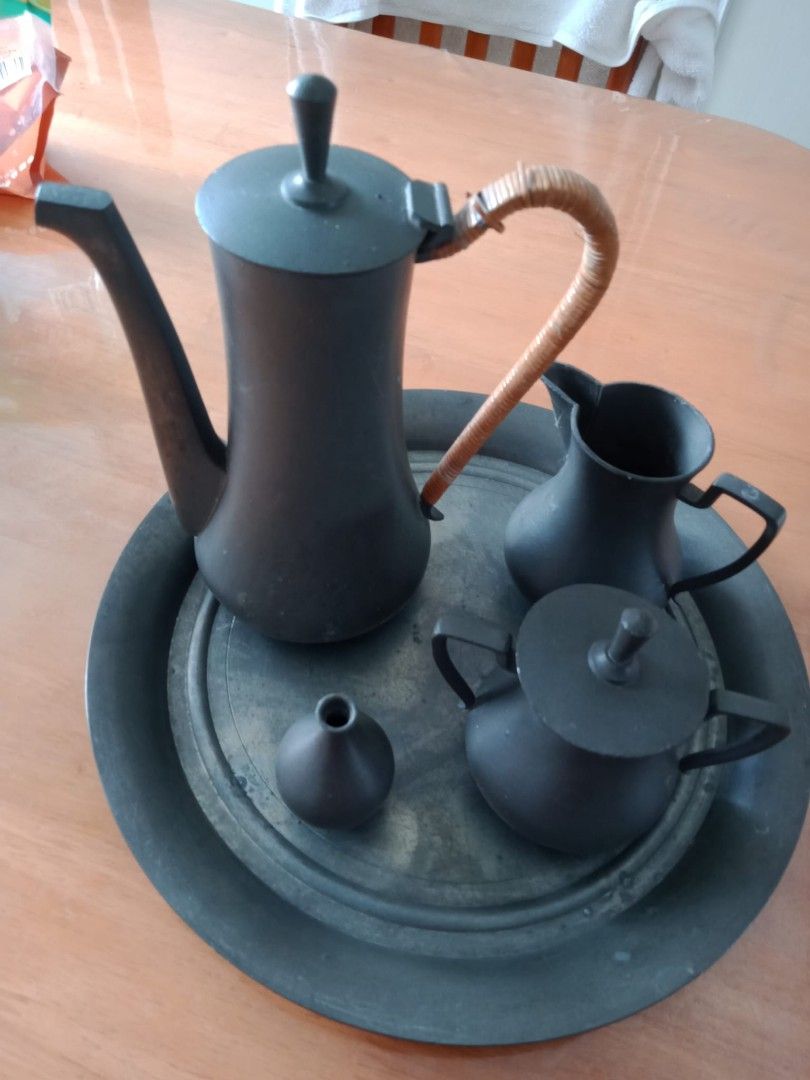 Selangor Pewter (97%)Teapot 5pc set with tray, Hobbies & Toys