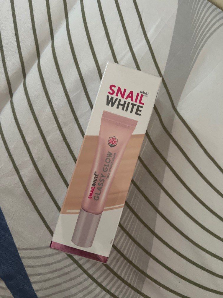SnailWhite Glassy Glow (Category: Face Care) located in Makati City. Submitted by buymyclothes_02 (Listing ID 1307463526, Image 1). Description: .