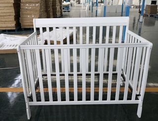 🍼 Solid Wood Baby Crib, USA Brand, Like New 🌟 | Crib Only 🛏️✨ | Quezon City Pickup/Delivery 🚚 | 53x32x36 📏