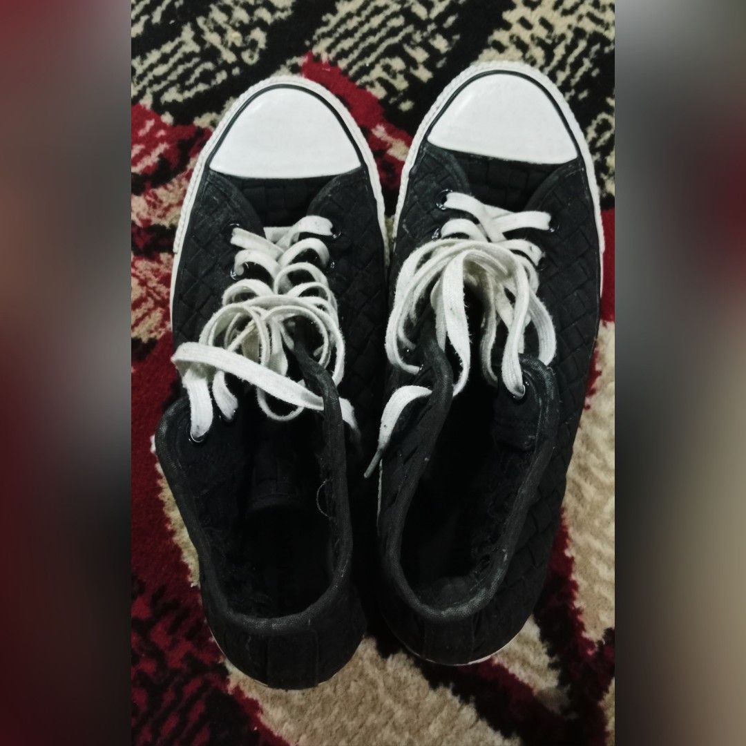 Spatu converse original uk 44 Fesyen Pria Sepatu Sneakers di Carousell
