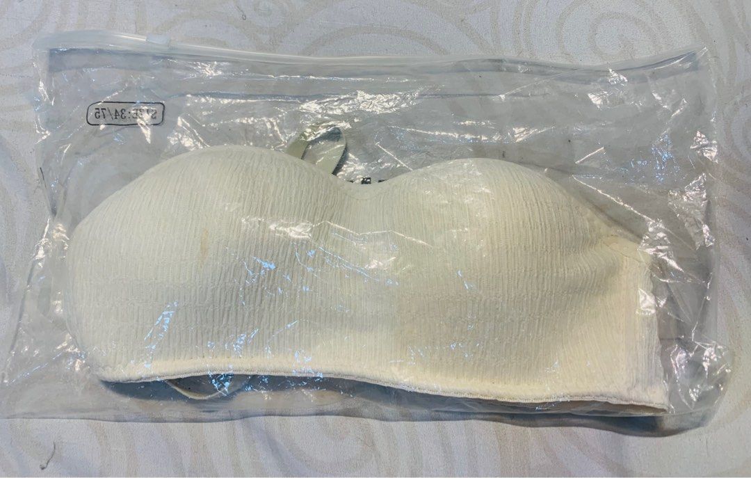 Strapless white tube/bra (Category: Undergarments & Loungewear) located in Quezon City. Submitted by ron_s (Listing ID 1307473287, Image 2). Description: Bawas gamit 💕 Size 34A No flaws.