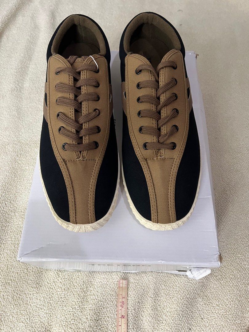 TRETORN SIZE 12 NYLITEBLACK size 12 (Category: Sneakers) located in Santa Maria. Submitted by jeshtine (Listing ID 1307497641, Image 2). Description: .
