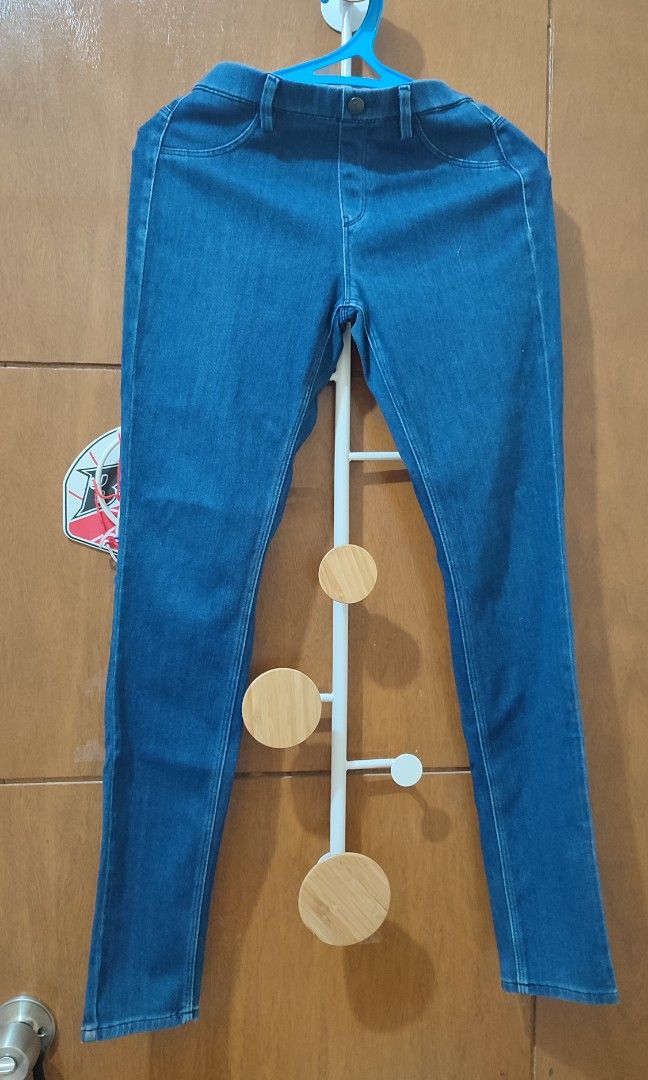 Uniqlo jeggings (Category: Jeans) located in Pateros City. Submitted by popop (Listing ID 1307513265, Image 1). Description: like new no flaws stretchy.