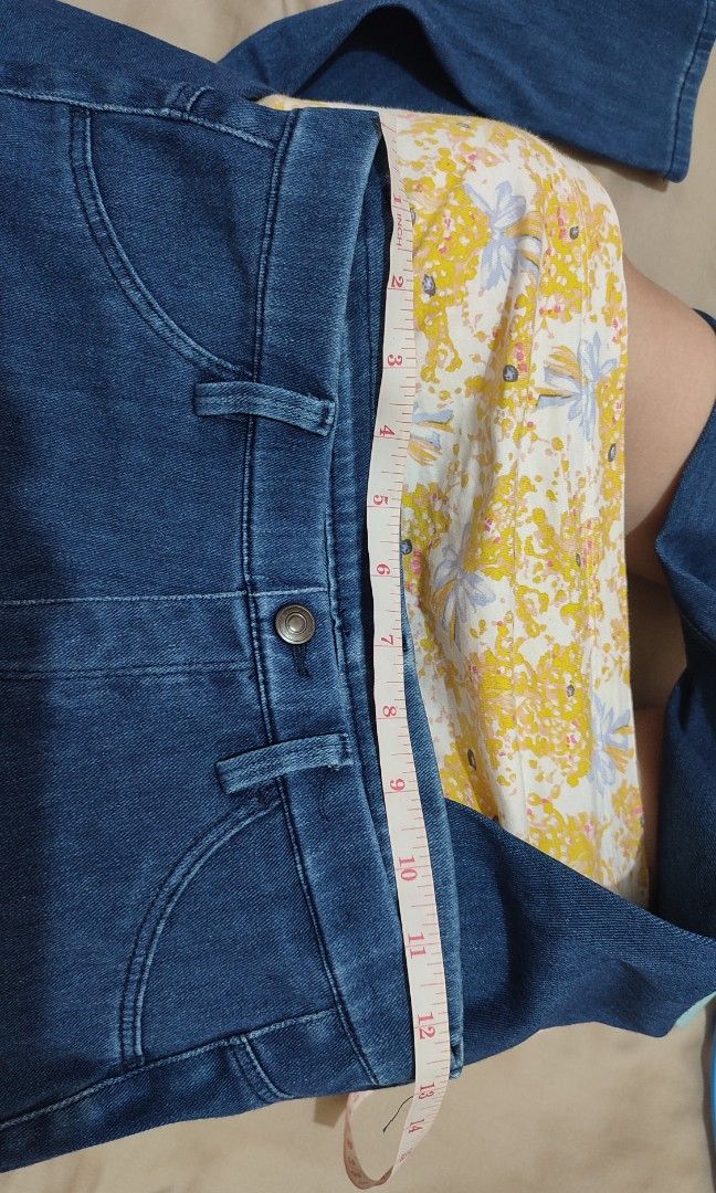 Uniqlo jeggings (Category: Jeans) located in Pateros City. Submitted by popop (Listing ID 1307513265, Image 3). Description: like new no flaws stretchy.