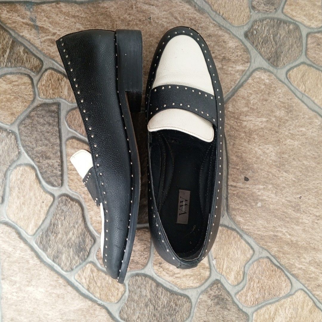 Vera wang loafers outlet