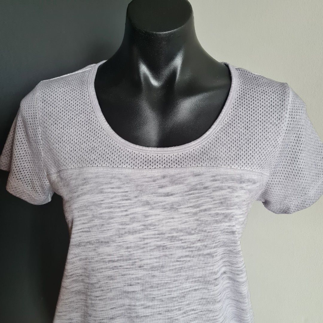 Women's size S 'LORNA JANE UNIQUELY' Gorgeous grey open back tshirt top - VGUC (Category: Women's Clothes) located in Sydney. Submitted by bilic83 (Listing ID 1307569550, Image 2). Description: .