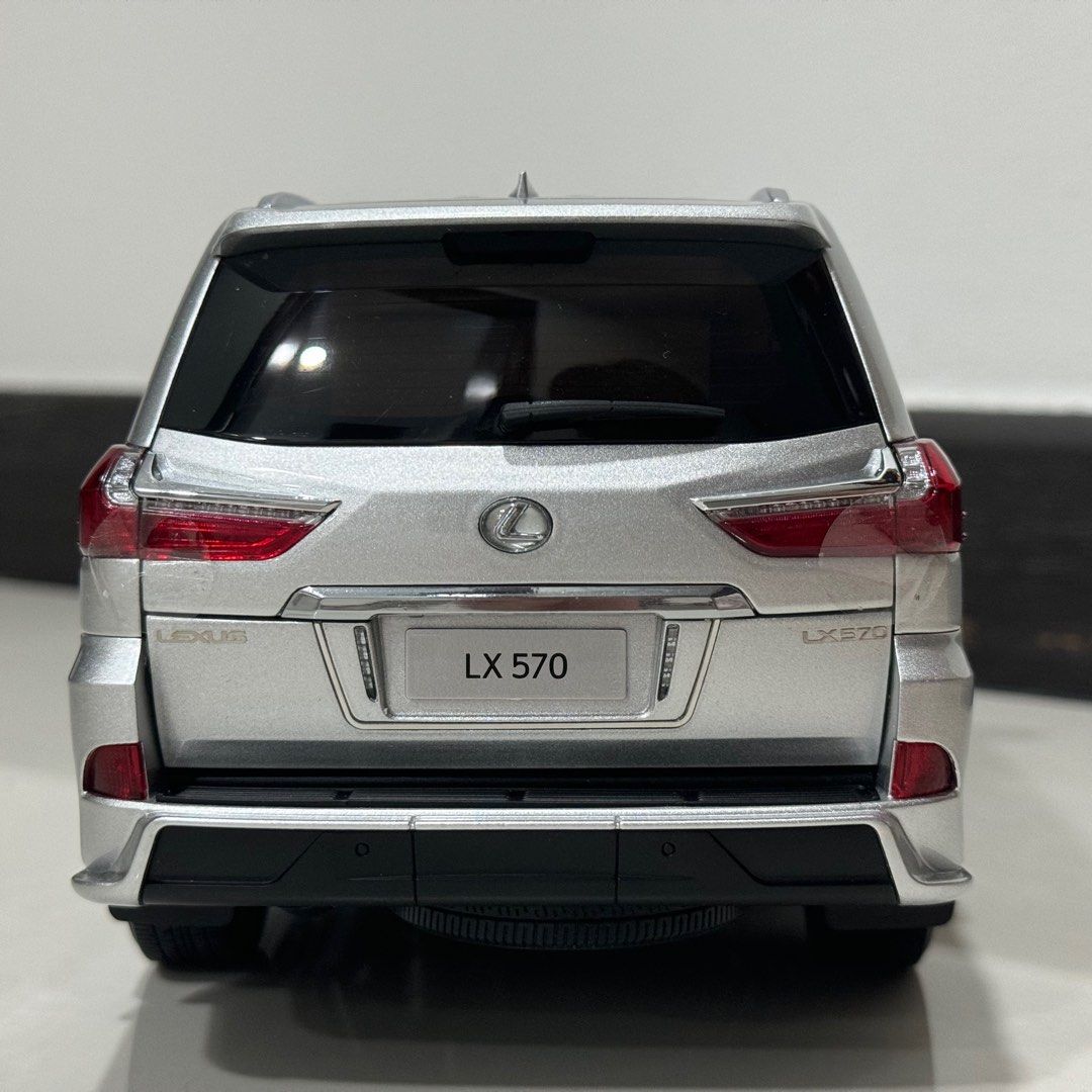 1:18 LCD Lexus LX570 (Silver), Hobbies & Toys, Toys & Games