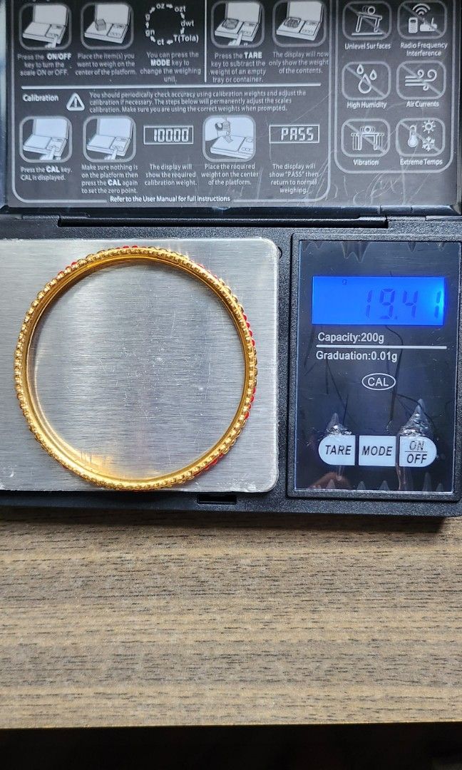 Bangle (Category: Bracelets) located in Singapore. Submitted by seesee_see (Listing ID 1307672794, Image 3). Description: 20K gold bangle paxi beads.