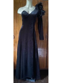 Black velvet one sided long dress with slit