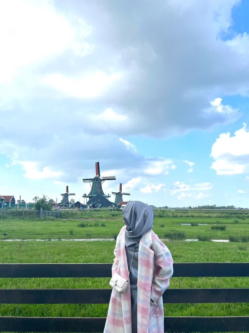 Blazer jacket (Category: Coats, Jackets and Outerwear) located in Raub. Submitted by ezreen17 (Listing ID 1307598421, Image 3). Description: Hai! I wore this for 2-3 times in europe. Its super cute to wear especially if u go to korea or japan. Pm me if interest!.