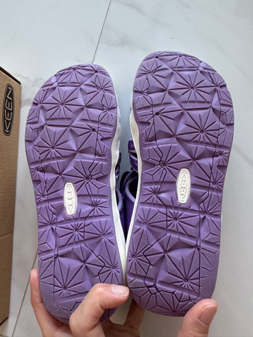Bnib Keen Youth Moxie sandals (Category: Babies & Kids Fashion) located in Singapore. Submitted by erikape (Listing ID 1307576336, Image 2). Description: Brand new. Never worn out of the house. Only worn to try at home..