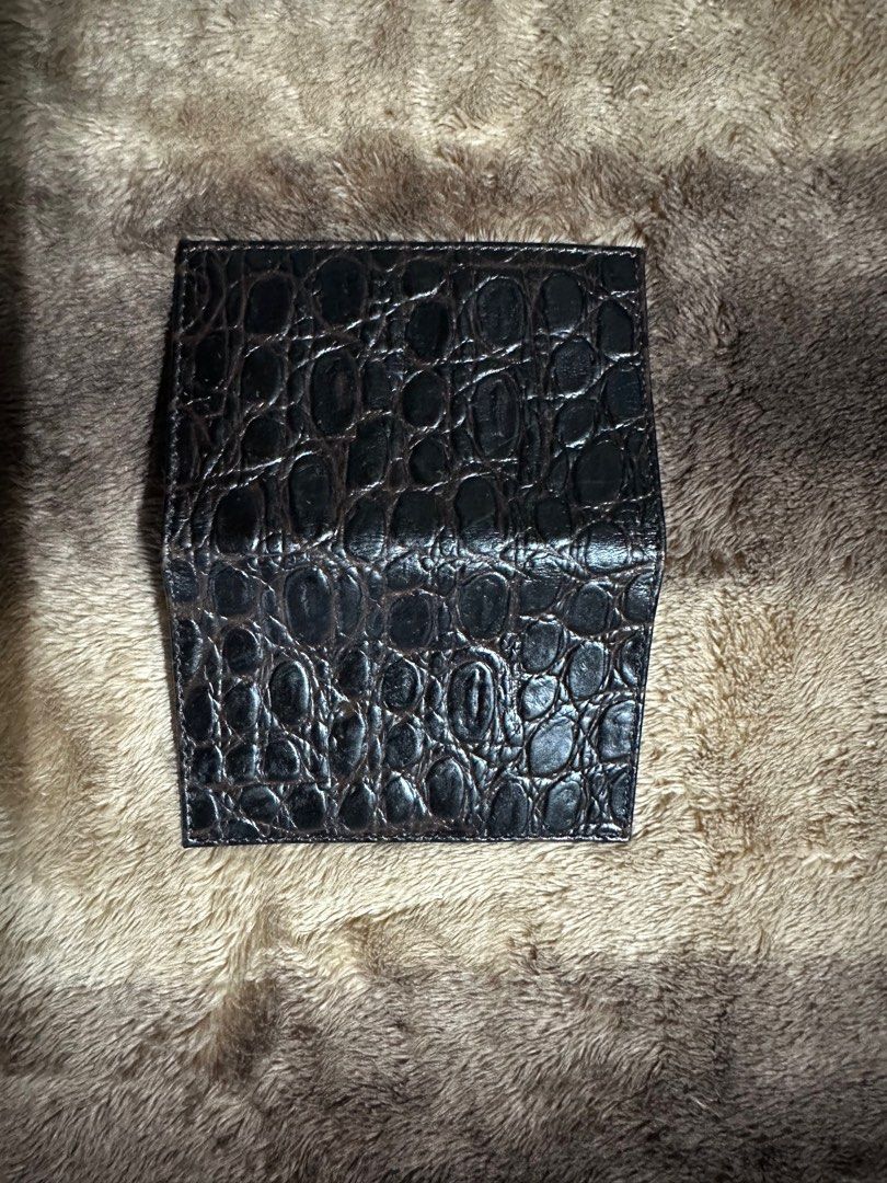 Card holder-minotti (Category: Announcements) located in Makati City. Submitted by neelojosue75925 (Listing ID 1307623907, Image 2). Description: Original,like new,no issue,genuine leather,150 na lng po...