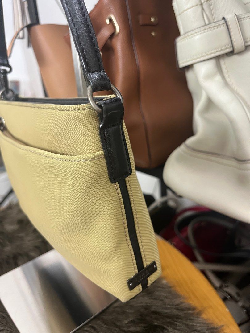 Coach Mercer Demi Bag (Khaki) (Category: Luxury Bags & Wallets) located in Quezon City. Submitted by eclipse.leandro (Listing ID 1307629706, Image 3). Description: Coach Mercer Demi Bag (Khaki) Condition: 9/10 24cm x 13cm 3750 PHP All products are 100% Authentic bought from Japan. #LuvLuxe #LuxuryJPNFinds.