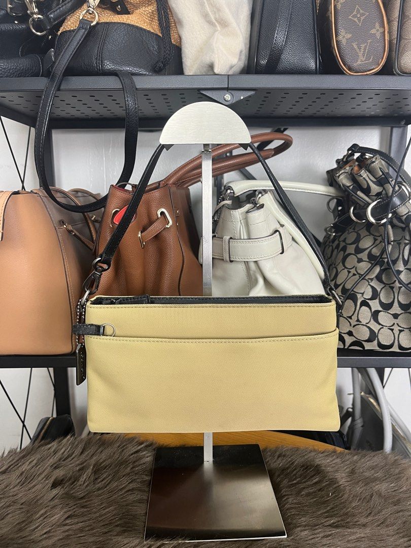 Coach Mercer Demi Bag (Khaki) (Category: Luxury Bags & Wallets) located in Quezon City. Submitted by eclipse.leandro (Listing ID 1307629706, Image 1). Description: Coach Mercer Demi Bag (Khaki) Condition: 9/10 24cm x 13cm 3750 PHP All products are 100% Authentic bought from Japan. #LuvLuxe #LuxuryJPNFinds.